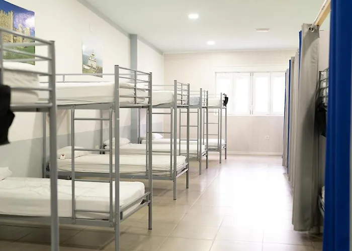 Albergue Barullo - Cubículos - Literas - Habitaciones Sarria